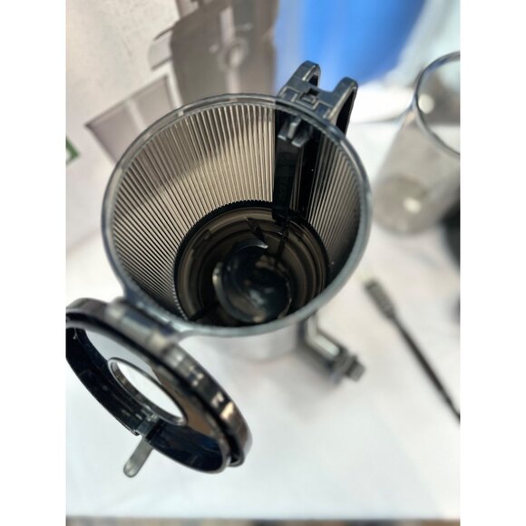 Fretta Self-Feeding Slow Masticating Juicer 1.1L Large Feed Chute BPA-Free Easy - Picture 8 of 13